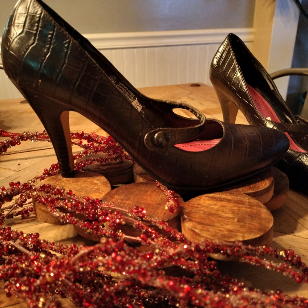 Isaac Mizrahi Dark Brown Croc-Embossed Leather Heels - Picture 2 of 9